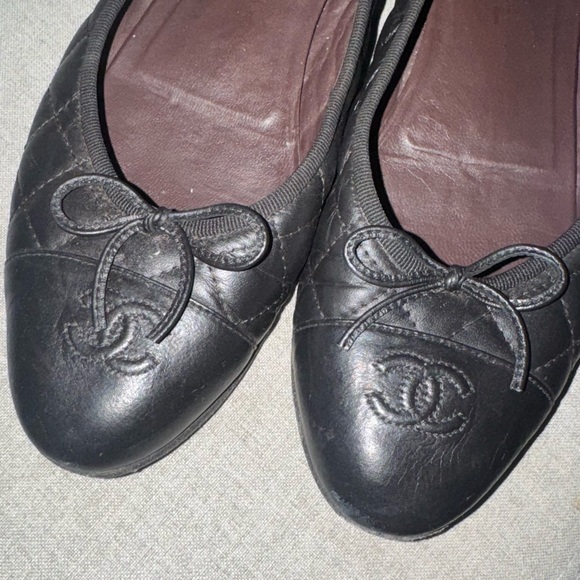 CHANEL Black Quilted Flats with Bow - Picture 4 of 5